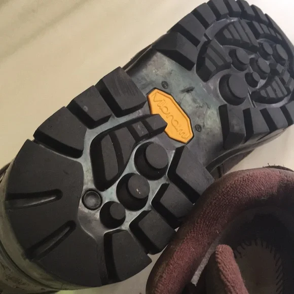 Cabelas boots - Picture 7 of 8